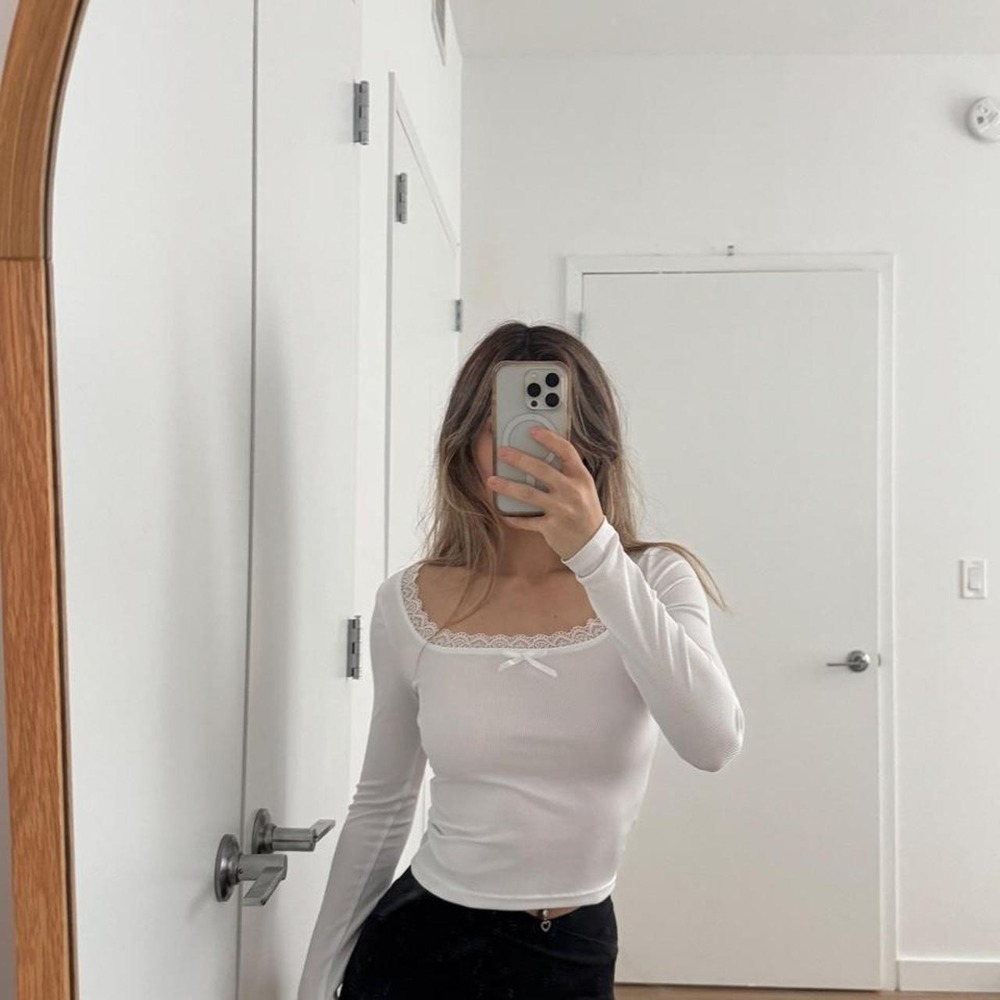 Commense Lace Trim Long Sleeve Crop Top